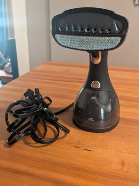 Electrolux Handheld Fabric Steamer - Model LX15002 - Great Condition